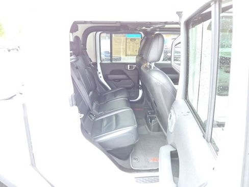 Used 2022 Jeep Gladiator Overland w/ Cold Weather Group image 55