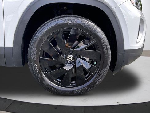 Used 2025 Volkswagen Atlas SE w/ Black Wheel Package AWD/4WD image 35