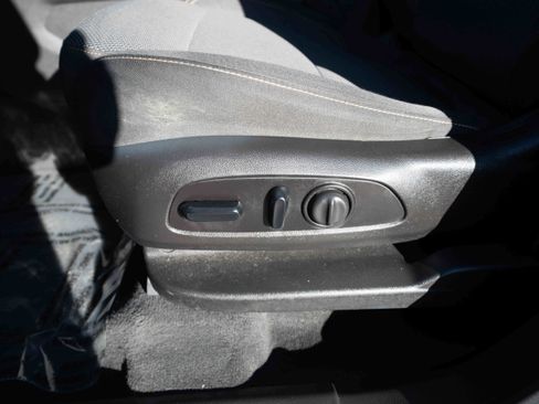 Used 2019 Chevrolet Traverse LT image 12