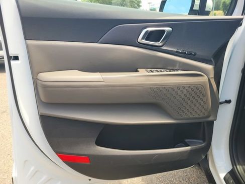 Used 2026 Kia Carnival EX FWD image 16
