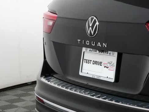 Used 2023 Volkswagen Tiguan SE FWD image 37