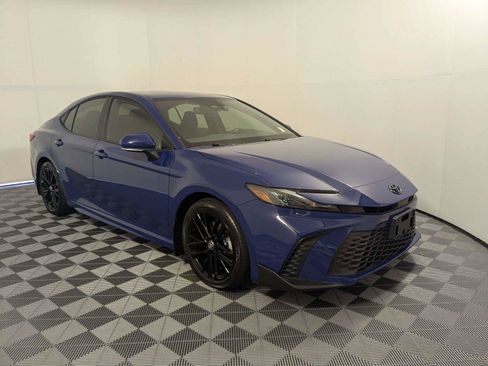 Used 2026 Toyota Camry SE FWD image 3