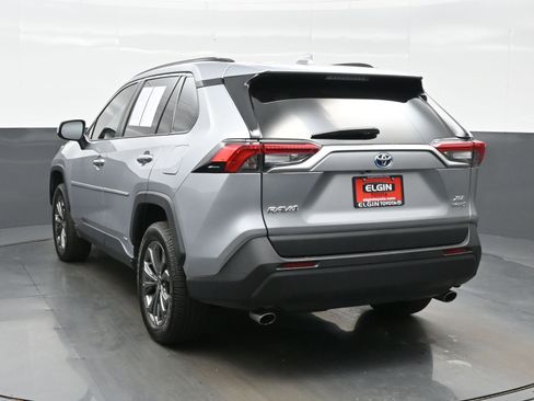 Used 2022 Toyota RAV4 XLE Premium AWD/4WD image 4