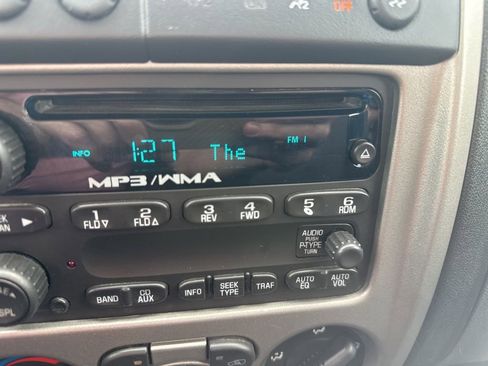 Used 2010 Chevrolet Colorado LT image 17