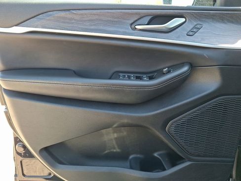 Used 2024 Jeep Grand Cherokee L Limited w/ Luxury Tech Group II AWD/4WD image 13