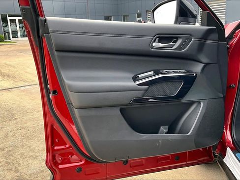 New 2026 Nissan Pathfinder Platinum FWD image 16