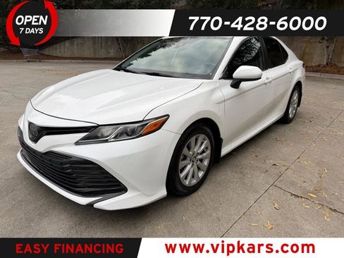 Used 2020 Toyota Camry LE image 1