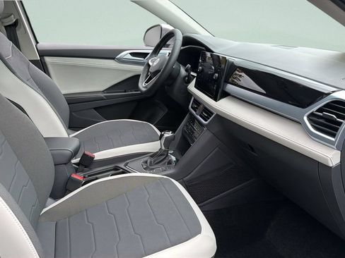 New 2026 Volkswagen Taos SE FWD image 31