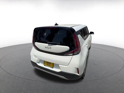 Used 2025 Kia Soul LX w/ LX Technology Package FWD image 15