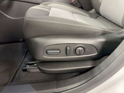 Used 2025 Chevrolet Blazer LT image 13