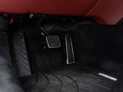 Used 2021 Aston Martin V8 Vantage Roadster RWD image 79