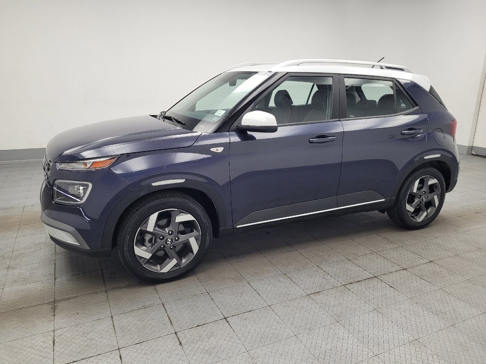Used 2025 Hyundai Venue Limited FWD image 2
