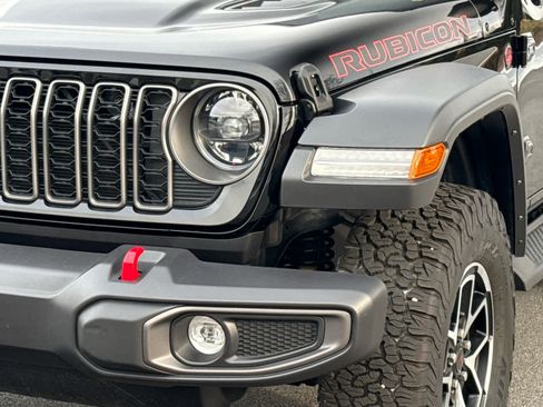 Used 2025 Jeep Wrangler Rubicon w/ Convenience Group image 11