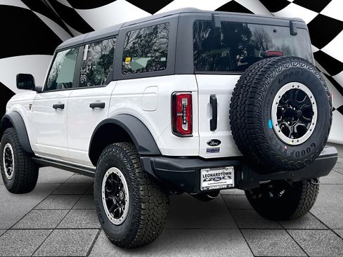New 2025 Ford Bronco Badlands w/ Sasquatch Package image 3