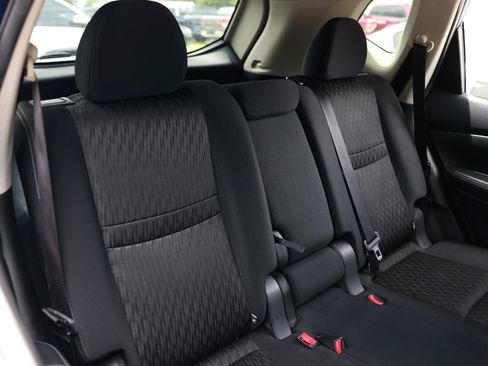 Used 2017 Nissan Rogue S w/ Appearance Package FWD image 14