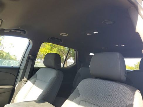 Used 2023 Chevrolet Traverse LT image 28