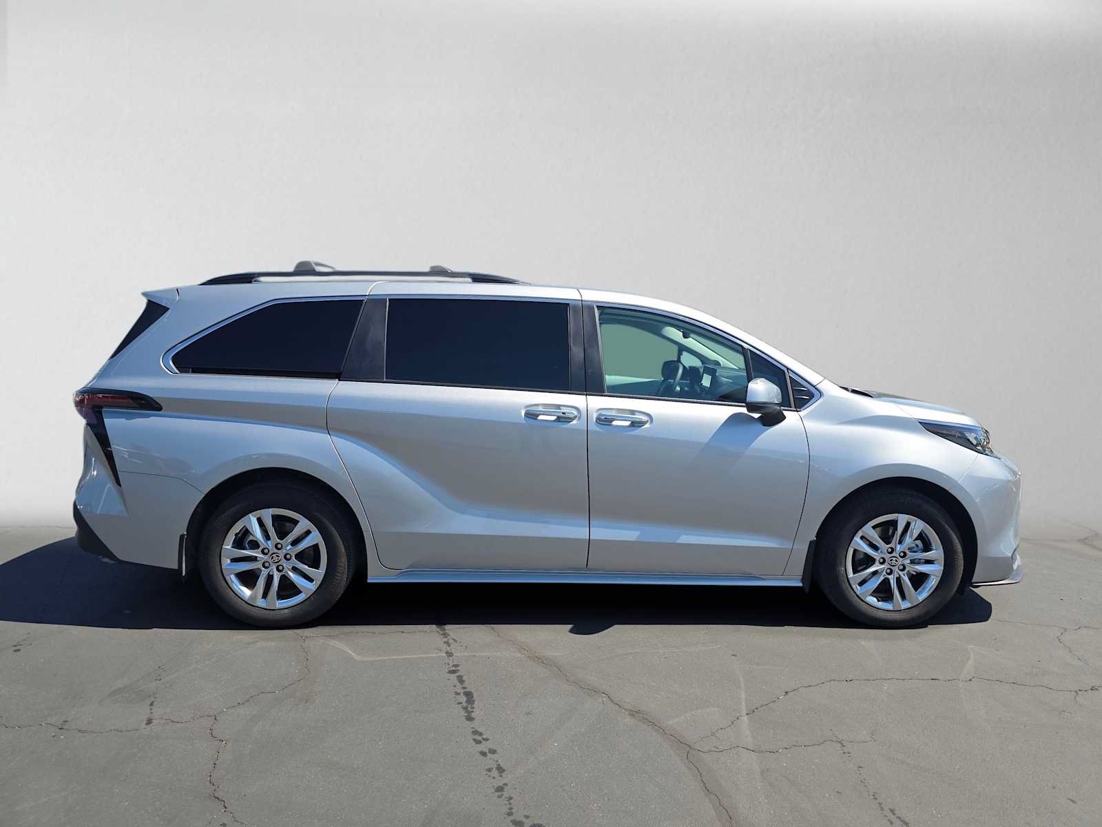 Certified 2025 Toyota Sienna XLE w/ XLE Plus Package FWD image 2