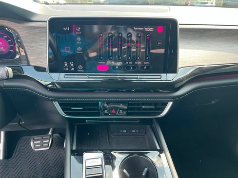 Used 2025 Volkswagen Atlas SEL Premium R-Line AWD/4WD image 17