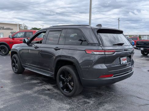 Used 2023 Jeep Grand Cherokee Altitude AWD/4WD image 5