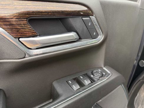 Used 2025 GMC Sierra 1500 Elevation image 13