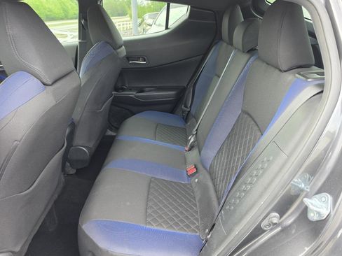 Used 2021 Toyota C-HR XLE FWD image 4