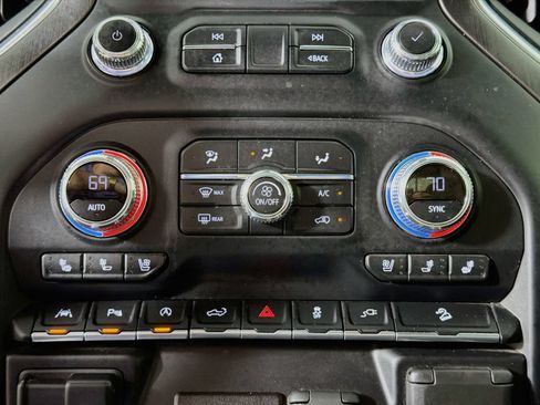 Used 2022 GMC Sierra 1500 AT4 w/ AT4 Premium Package AWD/4WD image 19