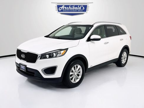 Used 2016 Kia Sorento AWD w/ LX Convenience Package image 3