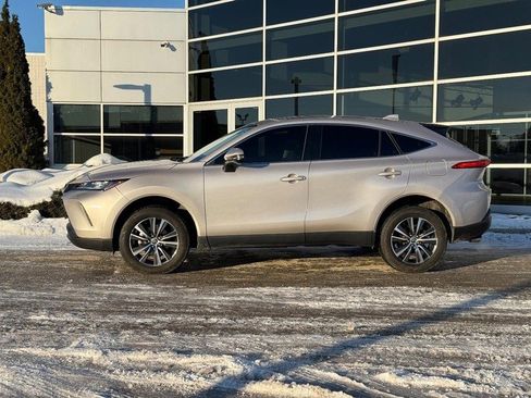 Used 2022 Toyota Venza LE image 6