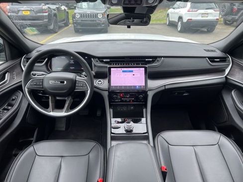 Used 2025 Jeep Grand Cherokee L Limited w/ Black Appearance Package image 22