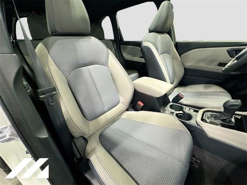 Used 2025 Subaru Forester Premium image 30