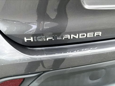 Used 2021 Toyota Highlander XLE AWD/4WD image 31