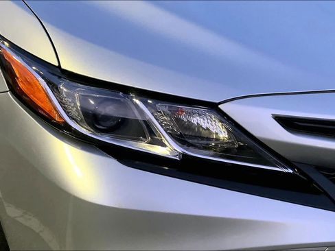 Used 2018 Toyota Camry SE image 27