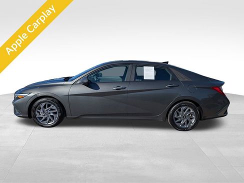 Used 2024 Hyundai Elantra SEL image 2