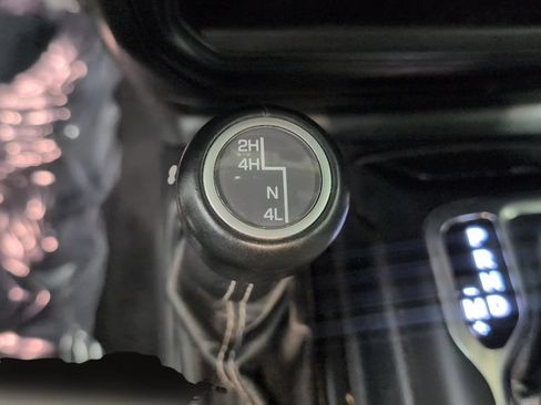 Used 2020 Jeep Wrangler Unlimited Sahara w/ Uconnect 4C Nav & Sound Group AWD/4WD image 28