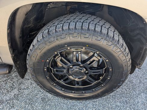 Used 2014 Toyota Tundra SR5 w/ SR5 Upgrade Package image 4