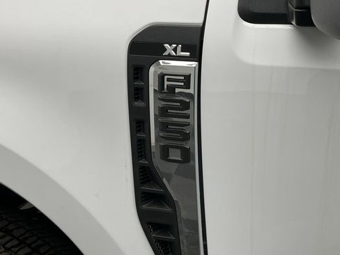 New 2026 Ford F250 XL w/ XL Chrome Package image 30