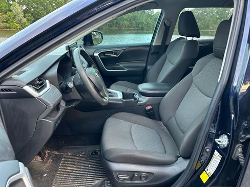 Used 2022 Toyota RAV4 XLE image 14