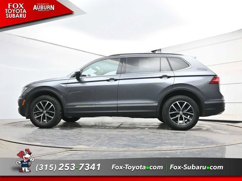 Used 2021 Volkswagen Tiguan SE w/ Panoramic Sunroof Package image 21