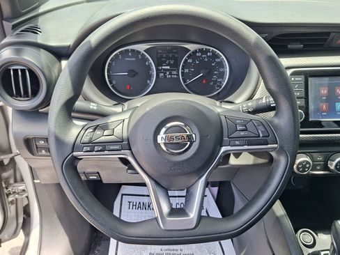 Used 2020 Nissan Kicks S FWD image 11