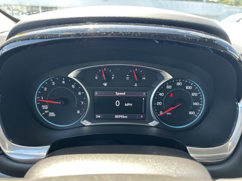 Used 2021 Chevrolet Traverse LT FWD image 21