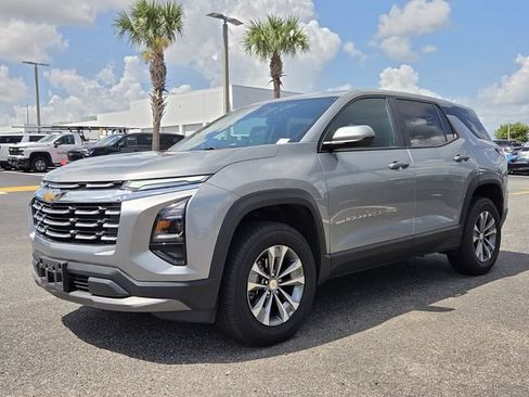 Used 2025 Chevrolet Equinox LT FWD image 2