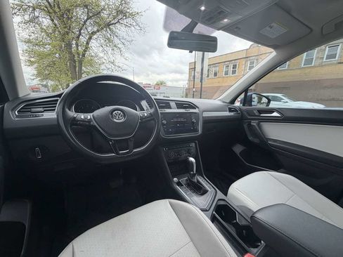 Used 2019 Volkswagen Tiguan SE w/ Panoramic Sunroof Package FWD image 19