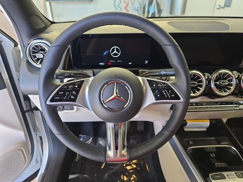 Certified 2025 Mercedes-Benz GLB 250 image 20