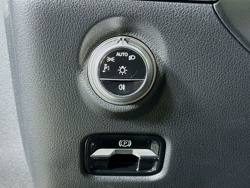 Used 2025 Mercedes-Benz C 300 4MATIC Sedan image 10