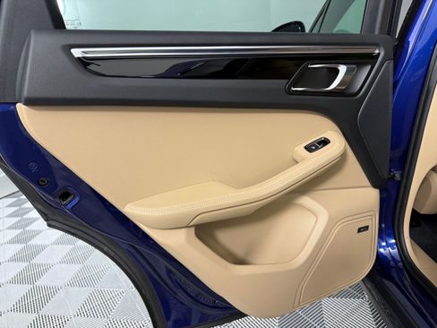 New 2025 Porsche Macan S image 17