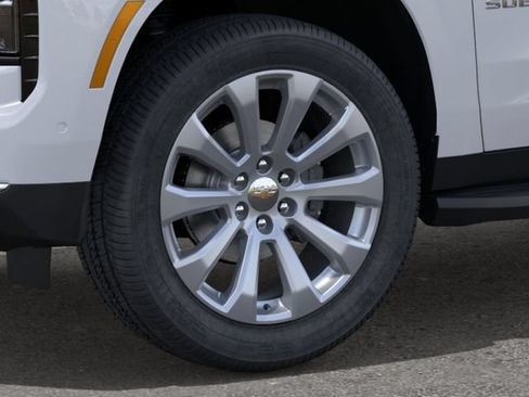 New 2026 Chevrolet Suburban Premier AWD/4WD image 9