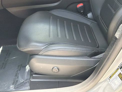 Used 2025 Mercedes-Benz GLC 300 image 16