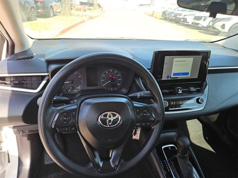 Used 2025 Toyota Corolla LE image 17