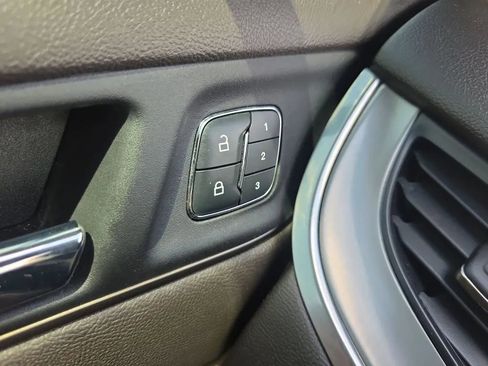 Used 2018 Lincoln MKC Premiere FWD image 25