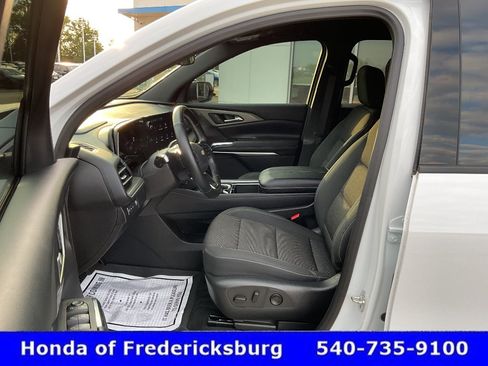 Used 2025 Chevrolet Traverse LT FWD image 29